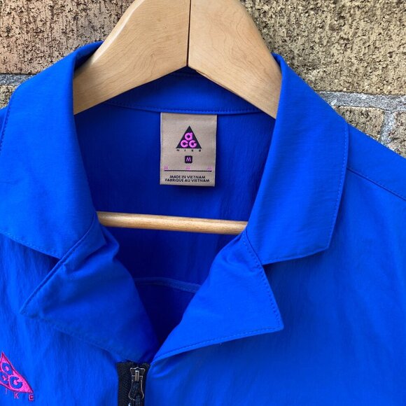 Nike ACG Short Sleeve Shirt Jacket Game Royal/Sport Fuchsia Medium - Picture 2 of 6